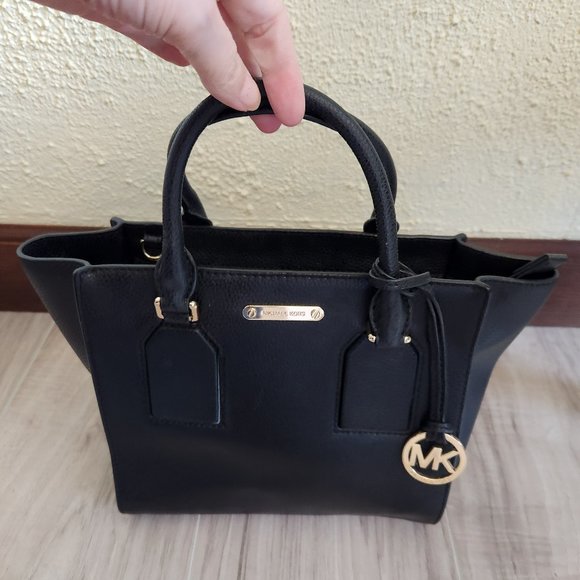 Like New Michael Kors Leather 2 way Shoulder Bag - Picture 2 of 13